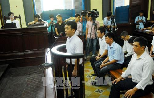 Các bị cáo tại phiên xét xử. Ảnh: Mạnh Linh-TTXVN Các bị cáo tại phiên xét xử. Ảnh: Mạnh Linh-TTXVN