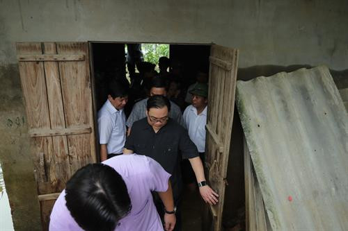 Bí thư Thành ủy Hà Nội thăm hỏi, động viên người dân vùng ngập lụt ở Chương Mỹ ảnh 9