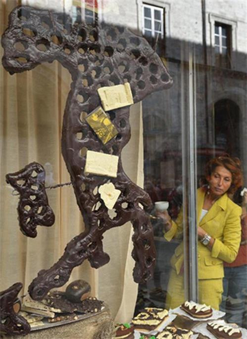 Tác phẩm điêu khắc socola mang hình chiếc ủng, biểu trưng của đất nước Italy Tác phẩm điêu khắc socola mang hình chiếc ủng, biểu trưng của đất nước Italy