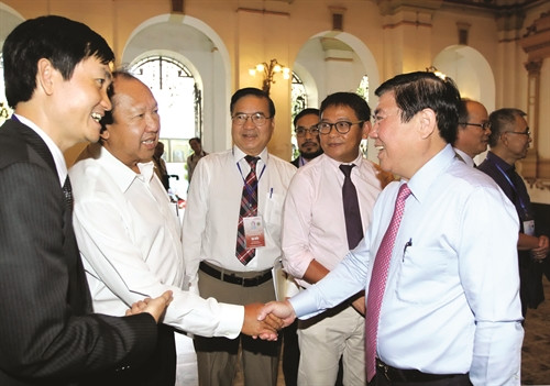 Lãnh đạo Thành phố Hồ Chí Minh gặp gỡ và lắng nghe ý kiến đóng góp của đại diện kiều bào đến từ nhiều nước trên thế giới