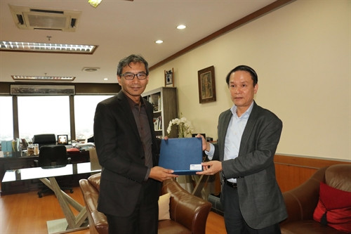 Tổng Giám đốc Thông tấn xã Việt Nam Nguyễn Đức Lợi (bên phải) và Chủ tịch Hãng thông tấn Quốc gia Indonesia (ANTARA) Meidyatama Suryodiningrat tại cuộc gặp. Ảnh: Đỗ Quyên-Phóng viên TTXVN tại Indonesia Tổng Giám đốc Thông tấn xã Việt Nam Nguyễn Đức Lợi (bên phải) và Chủ tịch Hãng thông tấn Quốc gia Indonesia (ANTARA) Meidyatama Suryodiningrat tại cuộc gặp. Ảnh: Đỗ Quyên-Phóng viên TTXVN tại Indonesia