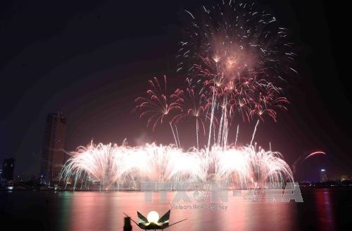 Màn trình diễn pháo hoa của đội Trung Quốc. Ảnh: Trần Lê Lâm - TTXVN Màn trình diễn pháo hoa của đội Trung Quốc. Ảnh: Trần Lê Lâm - TTXVN