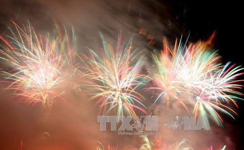 Màn trình diễn pháo hoa của đội Anh. Ảnh: Trần Lê Lâm - TTXVN Màn trình diễn pháo hoa của đội Anh. Ảnh: Trần Lê Lâm - TTXVN