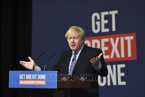 Ngày 13/12/2019, Thủ tướng Anh Boris Johnson (ảnh) tuyên bố nước này sẽ rời khỏi Liên minh châu Âu (EU), còn gọi Brexit, theo đúng kế hoạch ngày 31/1/2020, sau khi đảng Bảo thủ của ông giành chiến vang dội trong cuộc tổng tuyển cử trước thời hạn. Ảnh: AFP/TTXVN Ngày 13/12/2019, Thủ tướng Anh Boris Johnson (ảnh) tuyên bố nước này sẽ rời khỏi Liên minh châu Âu (EU), còn gọi Brexit, theo đúng kế hoạch ngày 31/1/2020, sau khi đảng Bảo thủ của ông giành chiến vang dội trong cuộc tổng tuyển cử trước thời hạn. Ảnh: AFP/TTXVN