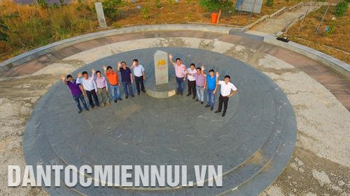 Cột mốc quốc giới 3 nước Việt Nam - Lào - Campuchia tại xã Bờ Y, huyện Ngọc Hồi từ nhiều năm nay đã trở thành điểm du lịch nổi tiếng của tỉnh Kon Tum. Ảnh: Hoàng Hà