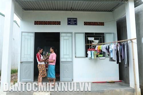 Chất lượng khám, chữa bệnh cho đồng bào dân tộc sinh sống trên địa bàn huyện Ngọc Hồi không ngừng được nâng lên. Ảnh: Hoàng Hà Nhà đại đoàn kết ở xã Bờ Y, nơi cộng đồng người Brâu sinh sống. Ảnh: Hoàng Hà