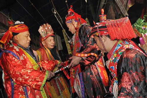 Độc đáo lễ cấp sắc 12 đèn của người Dao đỏ ở Tòng Sành ảnh 11