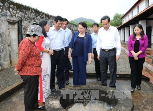 Chủ tịch Quốc hội Nguyễn Thị Kim Ngân thăm Di tích nhà tù chuồng cọp của Thực dân Pháp. Ảnh: Trọng Đức - TTXVN Chủ tịch Quốc hội Nguyễn Thị Kim Ngân thăm Di tích nhà tù chuồng cọp của Thực dân Pháp. Ảnh: Trọng Đức - TTXVN