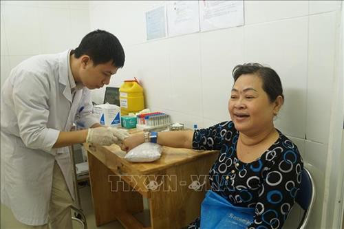 Trạm y tế Phường 13 được đầu tư hệ thống xét nghiệm để có thể lấy mẫu và trực tiếp trả kết quả xét nghiệm cho bệnh nhân. Ảnh: Đinh Hằng - TTXVN Trạm y tế Phường 13 được đầu tư hệ thống xét nghiệm để có thể lấy mẫu và trực tiếp trả kết quả xét nghiệm cho bệnh nhân. Ảnh: Đinh Hằng - TTXVN