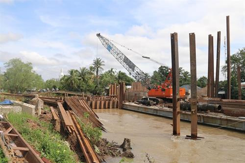Thi công cống Cái Lá, huyện Cai Lậy. Ảnh: Minh Trí - TTXVN Thi công cống Cái Lá, huyện Cai Lậy. Ảnh: Minh Trí - TTXVN