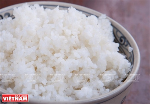 Gạo nấu cơm hến là loại gạo khô và tơi xốp