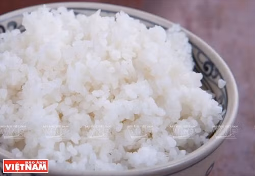 Gạo nấu cơm hến là loại gạo khô và tơi xốp Gạo nấu cơm hến là loại gạo khô và tơi xốp