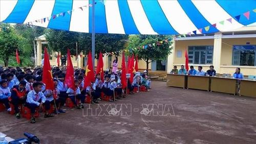 Lễ Khai giảng năm học mới ở trường Tiểu học bán trú Ngọc Lây (xã Ngọc Lây, huyện Tu Mơ Rông). Ảnh: Quang Thái - TTXVN
