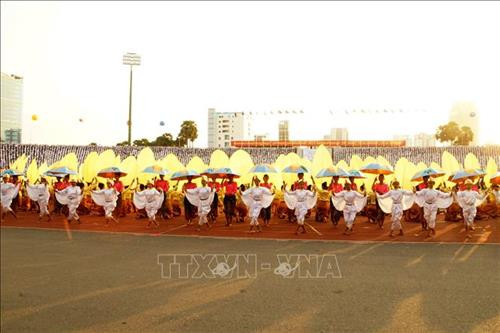 Quang cảnh chương trình biểu diễn văn nghệ chào mừng lễ kỷ niệm Quang cảnh chương trình biểu diễn văn nghệ chào mừng lễ kỷ niệm