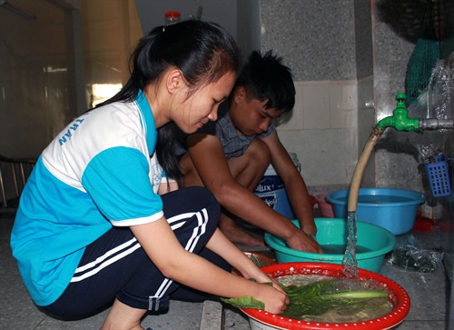 Nguồn nước ngọt đã được cấp đến các hộ dân trên đảo Cô Tô Nguồn nước ngọt đã được cấp đến các hộ dân trên đảo Cô Tô