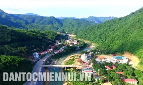 Huyện biên giới Quan Sơn (Thanh Hóa) hôm nay. Ảnh: Nguyễn Nam Huyện biên giới Quan Sơn (Thanh Hóa) hôm nay. Ảnh: Nguyễn Nam