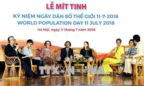 Các đại biểu quốc tế và lãnh đạo ngành Dân số tọa đàm, thảo luận về vấn đề dân số, kế hoạch hóa gia đình của Việt Nam và khu vực châu Á – Thái Bình Dương tại lễ mít tinh. Ảnh: Dương Ngọc – TTXVN Các đại biểu quốc tế và lãnh đạo ngành Dân số tọa đàm, thảo luận về vấn đề dân số, kế hoạch hóa gia đình của Việt Nam và khu vực châu Á – Thái Bình Dương tại lễ mít tinh. Ảnh: Dương Ngọc – TTXVN