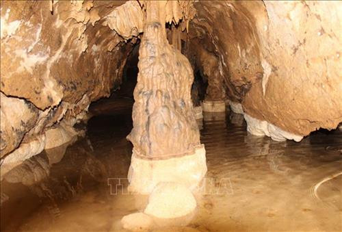 Vẻ đẹp trong hang động Huổi Đáp. Ảnh: Xuân Tiến – TTXVN