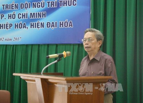Đại biểu trình bày tham luận. Ảnh: Tiến Lực - TTXVN