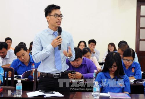 Thanh niên trẻ tiêu biểu trình bày ý kiến tham luận tại Tọa đàm. Ảnh: An Hiếu - TTXVN Thanh niên trẻ tiêu biểu trình bày ý kiến tham luận tại Tọa đàm. Ảnh: An Hiếu - TTXVN