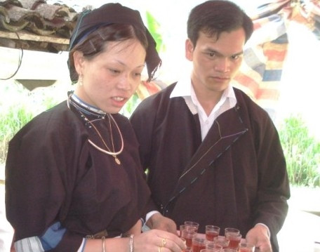 Cô dâu và chú rể trong ngày cưới ở xóm Pác Rằng, xã Phúc Sen (Quảng Uyên). Cô dâu và chú rể trong ngày cưới ở xóm Pác Rằng, xã Phúc Sen (Quảng Uyên).