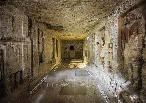 Bên trong ngôi mộ cổ mới được phát hiện tại Saqqara, Ai Cập ngày 15/12/2018. Ảnh: AFP/ TTXVN Bên trong ngôi mộ cổ mới được phát hiện tại Saqqara, Ai Cập ngày 15/12/2018. Ảnh: AFP/ TTXVN
