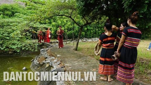 Các cô gái đã bắt nhịp được với các chàng trai. Ảnh: Hoàng Hải