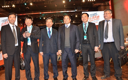 Đoàn đại biểu Đảng Cộng sản Việt Nam do đồng chí Phạm Minh Chính (thứ tư từ trái sang), Ủy viên Bộ Chính trị, Bí thư Trung ương Đảng, Trưởng Ban Tổ chức Trung ương, dẫn đầu tham dự Đại hội lần thứ 37 của Đảng Cộng sản Pháp. Ảnh: TTXVN