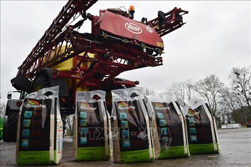 Sản phẩm thuốc diệt cỏ tại Piace, Pháp. Ảnh: AFP/TTXVN