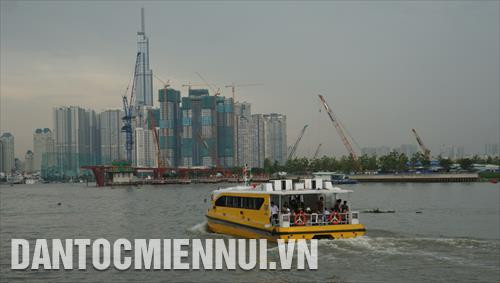 Với lợi thế khoảng 1.000 km đường sông và mạng lưới giao thông thủy với hơn 110 tuyến sông, kênh, rạch có chức năng đường thủy nội địa và hàng hải, TP.HCM là đô thị giàu tiềm năng khai thác, phát triển du lịch đường sông. Với tổng vốn đầu tư khoảng 1.000 tỷ đồng ngân sách cùng với nguồn xã hội hóa khoảng 10.000 tỷ đồng, TP.HCM dự kiến đẩy nhanh tốc độ tăng trưởng bình quân về khách du lịch đường sông khoảng 20%; doanh thu tăng 30% mỗi năm và phấn đấu đến năm 2020, du lịch đường sông sẽ trở thành sản phẩm du lịch chủ lực của thành phố.