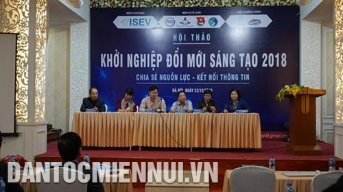 Các chuyên gia, nhà đầu tư chia sẻ kinh nghiệm khởi nghiệp. Ảnh: Nam Sương