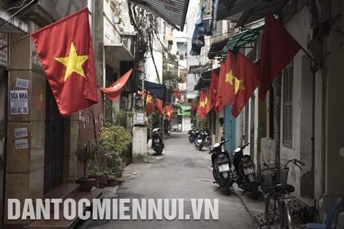 Chỉ vào sớm mồng 1 Tết, mọi người mới có thể thấy chợ Đồng Xuân vắng vẻ, yên bình. Ảnh: Hằng Nga Yêu lắm Hà Nội những khoảnh khắc yên bình. Ảnh: Hằng Nga Người Hà Nội đi lễ chùa cầu an tại chùa Trấn Quốc. Ảnh: Hằng Nga Chỉ vào sớm mồng 1 Tết, mọi người mới có thể thấy chợ Đồng Xuân vắng vẻ, yên bình. Ảnh: Hằng Nga Yêu lắm Hà Nội những khoảnh khắc yên bình. Ảnh: Hằng Nga Người Hà Nội đi lễ chùa cầu an tại chùa Trấn Quốc. Ảnh: Hằng Nga