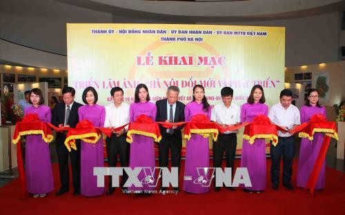 Lễ cắt băng khai mạc triển lãm. Ảnh: Thanh Tùng-TTXVN