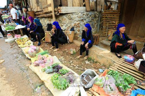 Các mặt hàng nông sản được bày bán tại một phiên chợ vùng cao. Ảnh: Phan Tuấn Anh -TTXVN Các mặt hàng nông sản được bày bán tại một phiên chợ vùng cao. Ảnh: Phan Tuấn Anh -TTXVN