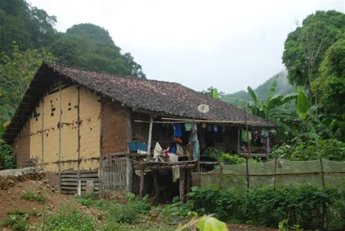 Ngôi nhà sàn ở xóm Rai Khang, xã Chí Thảo, huyện Quảng Uyên (Cao Bằng) Ngôi nhà sàn ở xóm Rai Khang, xã Chí Thảo, huyện Quảng Uyên (Cao Bằng)