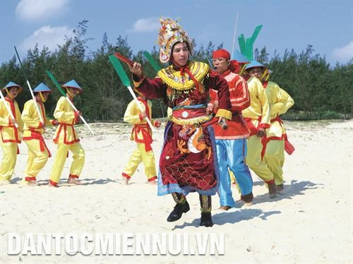 Hát Bả trạo tại Lễ hội Cầu ngư ở xã Tam Thanh, thành phố Tam Kỳ