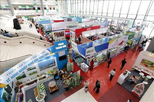 Quang cảnh Triển lãm “Thành tựu 10 năm thực hiện Nghị quyết Trung ương 7, Khóa X” về nông nghiệp, nông dân, nông thôn. Ảnh: Anh Tuấn – TTXVN Quang cảnh Triển lãm “Thành tựu 10 năm thực hiện Nghị quyết Trung ương 7, Khóa X” về nông nghiệp, nông dân, nông thôn. Ảnh: Anh Tuấn – TTXVN