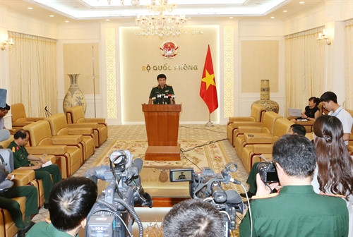 Quang cảnh buổi họp báo thông tin chính thức về hai vụ tai nạn máy bay Su 30 MK2 số hiệu 8585 và máy bay CASA 212 số hiệu 8983 xảy ra trong thời gian vừa qua.. Ảnh- TTXVN