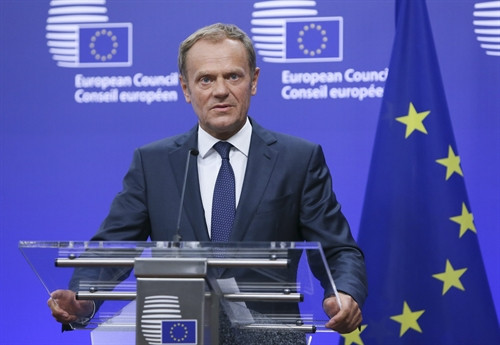 Chủ tịch Hội đồng châu Âu Donald Tusk phát biểu trong cuộc họp báo về quyết định rời EU của cử tri Anh tại trụ sở EU ở Brussels, Bỉ ngày 24/6. EPA/TTXVN