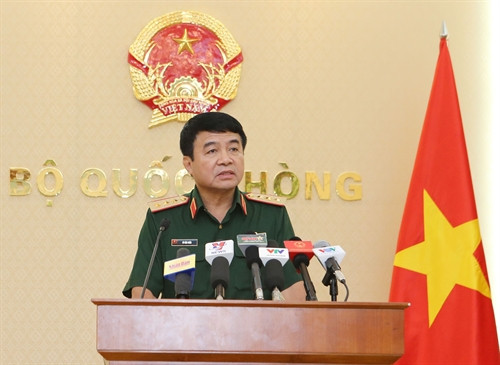 Chiều 24/6/2016, tại Trụ sở Bộ Quốc phòng, diễn ra buổi Họp báo thông tin chính thức về hai vụ tai nạn máy bay Su 30 MK2 số hiệu 8585 và máy bay CASA 212 số hiệu 8983 xảy ra trong thời gian vừa qua. Thượng tướng Võ Văn Tuấn, Phó Tổng Tham mưu trưởng Quân đội nhân dân Việt Nam chủ trì buổi họp báo. Ảnh- TTXVN.