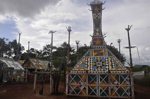 Tượng người, chim nhà mồ thôn Pă Pòong, xã AlBá, Chư Sê