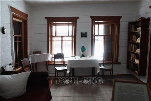 Cửa hàng tạp hóa trong làng Shushenkoye được bảo tồn đến ngày nay. Ảnh: Trần Hiếu - Pv TTXVN tại LB Nga Bên trong tòa án nhân dân ở làng Shushenskoye. Ảnh: Trần Hiếu - Pv TTXVN tại LB Nga Bên trong phòng làm việc của Lenin. Ảnh: Trần Hiếu - Pv TTXVN tại LB Nga Cửa hàng tạp hóa trong làng Shushenkoye được bảo tồn đến ngày nay. Ảnh: Trần Hiếu - Pv TTXVN tại LB Nga Bên trong tòa án nhân dân ở làng Shushenskoye. Ảnh: Trần Hiếu - Pv TTXVN tại LB Nga Bên trong phòng làm việc của Lenin. Ảnh: Trần Hiếu - Pv TTXVN tại LB Nga