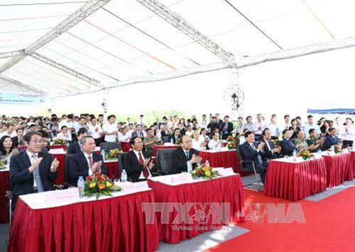 Thủ tướng Nguyễn Xuân Phúc và các đại biểu dự buổi lễ. Ảnh: Thống Nhất - TTXVN Thủ tướng Nguyễn Xuân Phúc và các đại biểu dự buổi lễ. Ảnh: Thống Nhất - TTXVN