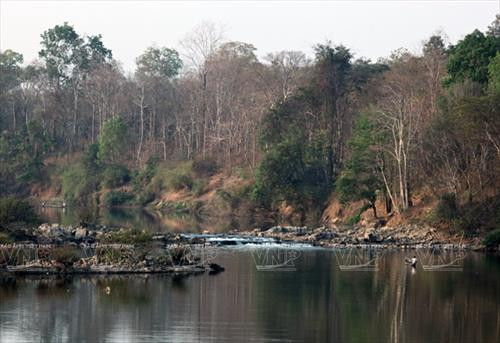 Dòng sông Sêrêpôk hiền hòa, thơ mộng chảy qua Bản Đôn. Ảnh: vietnam.vnanet.vn Dòng sông Sêrêpôk hiền hòa, thơ mộng chảy qua Bản Đôn. Ảnh: vietnam.vnanet.vn