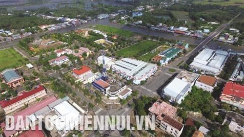 Toàn cảnh thị trấn Ngan Dừa - thị trấn huyện lỵ của huyện Hồng Dân, vùng quê cách mạng với 13% cư dân là đồng bào dân tộc Khmer