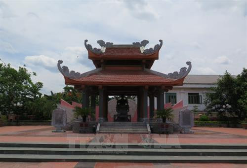 Khu di tích nơi Bác Hồ nói chuyện với nhân dân các dân tộc huyện Yên Châu vào ngày 8/5/1959. Ảnh: Nguyễn Chiến - TTXVN Khu di tích nơi Bác Hồ nói chuyện với nhân dân các dân tộc huyện Yên Châu vào ngày 8/5/1959. Ảnh: Nguyễn Chiến - TTXVN