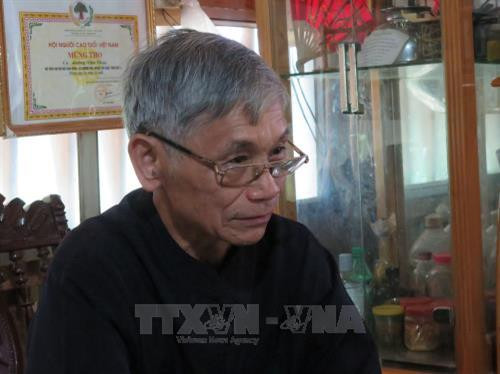 Ông Chựa nhớ lại ký ức gần 60 năm (ngày 8/5/1959), Bác Hồ về thăm và nói chuyện với nhân dân các dân tộc châu Yên Châu. Ảnh: Nguyễn Chiến - TTXVN Ông Chựa nhớ lại ký ức gần 60 năm (ngày 8/5/1959), Bác Hồ về thăm và nói chuyện với nhân dân các dân tộc châu Yên Châu. Ảnh: Nguyễn Chiến - TTXVN