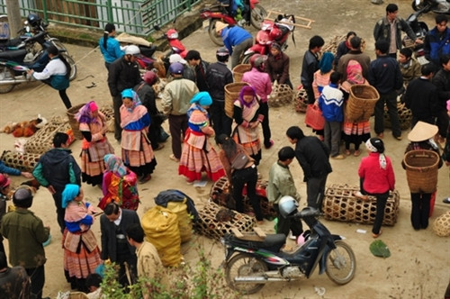 Nhộn nhịp phiên chợ vùng cao.