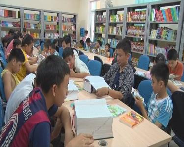 Hàng ngày có rất nhiều em nhỏ đến đọc sách tại thư viên. Ảnh: thixakyanh.hatinh.gov.vn Hàng ngày có rất nhiều em nhỏ đến đọc sách tại thư viên. Ảnh: thixakyanh.hatinh.gov.vn
