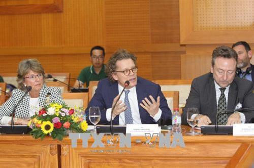 Đại sứ Vương quốc Thụy Điển Pereric Hoegberg phát biểu tại buổi gặp gỡ Bí thư Thành ủy Thành phố Hồ Chí Minh. Ảnh: Thanh Vũ - TTXVN